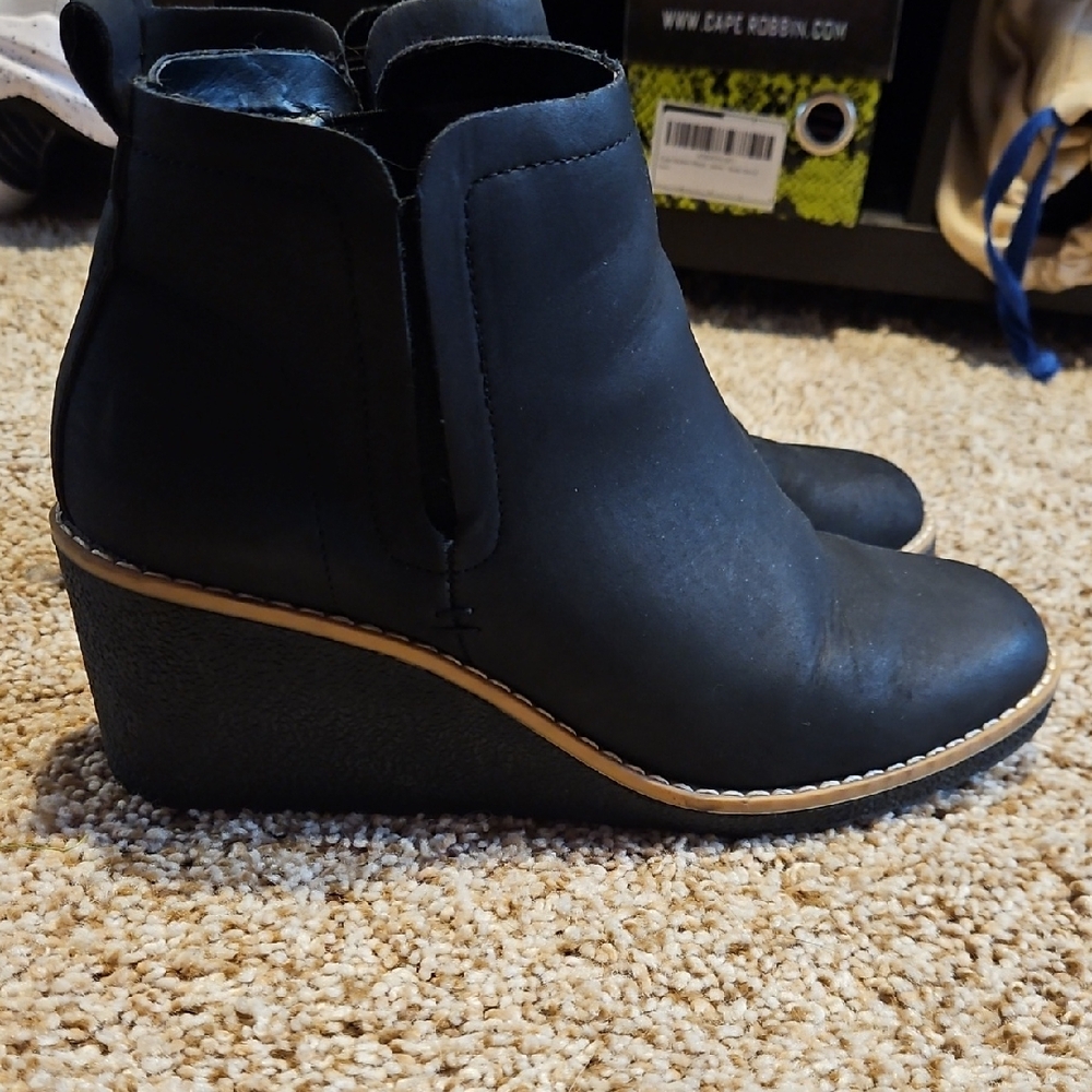Cape Robbin Black Wedge Shoes with Sleek Design